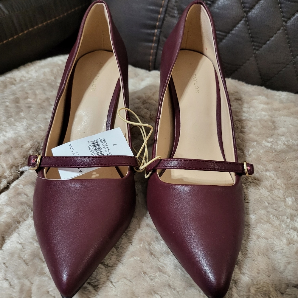 Ann Taylor Maroon Heels, Size 7
